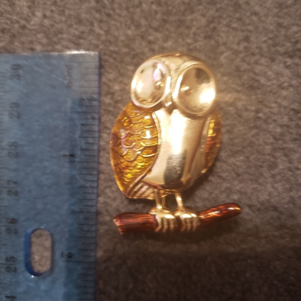 Owl pin gold tone